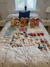 ELc ? 3 Fold Up Wooden Dolls