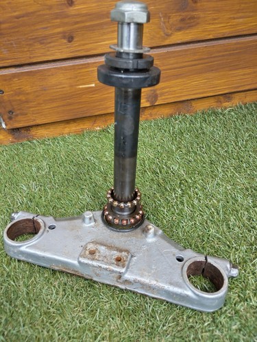 Suzuki 125 steering stem - suzuki,