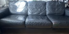 Luxurious Leather Sofa – 180cm (L) x 80cm (W) x 70cm (H)
