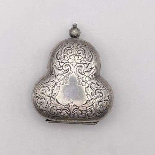 Antique saart co - antique, trefoil