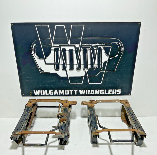 Front seat brackets driver - front,