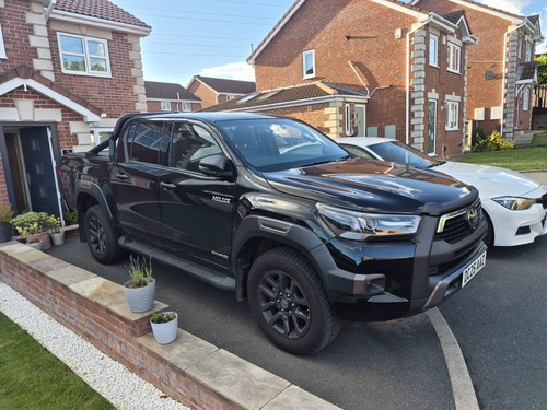 Toyota hilux invincible - toyota,