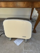 Delonghi Retro Cream HR720C