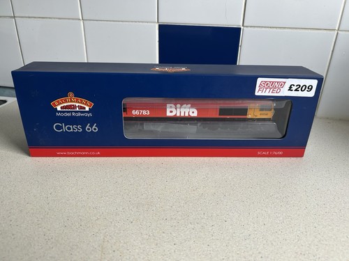 Bachmann 741 biffa red - biffa,