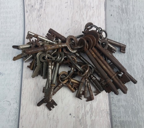 Bunch old keys - old,