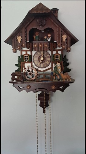 Black forest clock peddler - black,