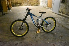 FRAME AND SHOCK ONLY - Giant Glory DH Frame