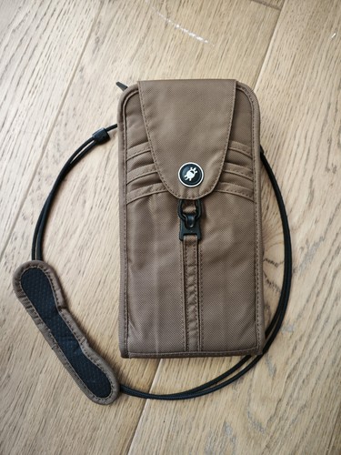 New pacsafe pouchsafe 200 - new,