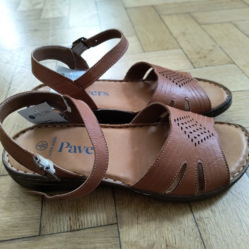 Pavers bnwt tan brown - bnwt,