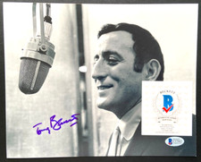 TONY BENNETT SIGNED MUSICIAN