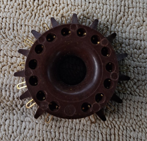 Vintage pin valve base - pin,
