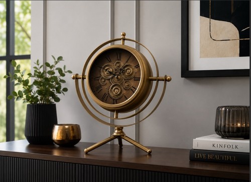 Clock with cogs - on, a