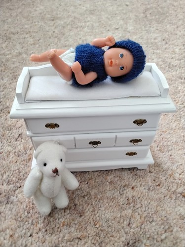 12th scale dolls - scale, house