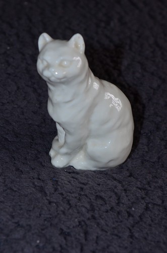 Vintage ualsky white ceramic - vintage,