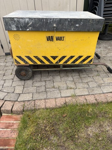 Van vault lockable wheeled - vault,