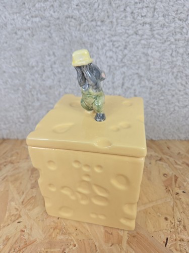 Vintage mouse cheese - on, a