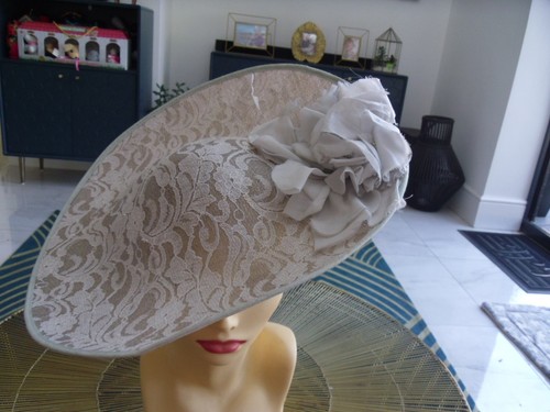 Pretty ladies lace effect - 14",