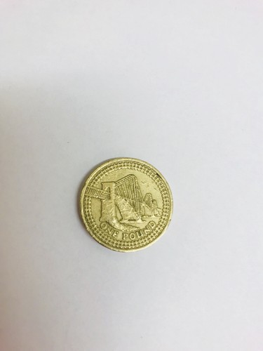 2004 round pound coin - round, £1