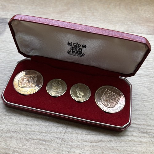 Royal mint 1966 - mint,