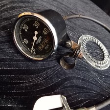 VINTAGE 1950,S SMITHS CYCLE SPEEDOMETER.COMPLETE & FULLY FUNCTIONAL.