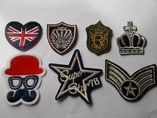 Novelty Royal, Crest, School