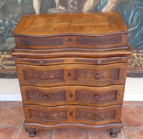 Bureau bombe chest - , fruit