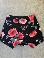 Boohoo Black Skort with Red