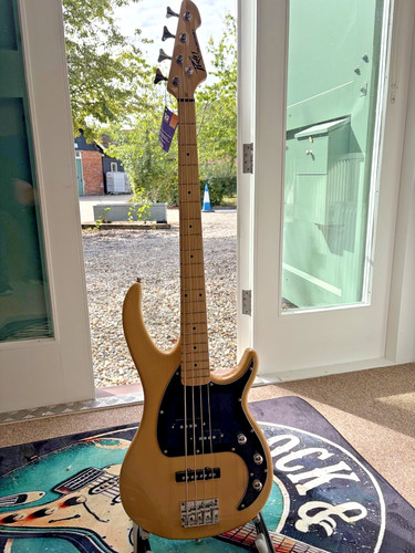 Peavey milestone electric - peavey,