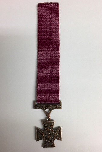 Victoria cross miniature medal - cross,