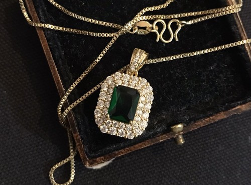 Vintage style emerald - style, color