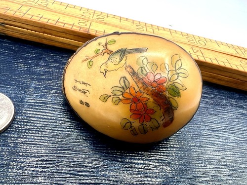 Vintage carved sided nut - 3-sided,
