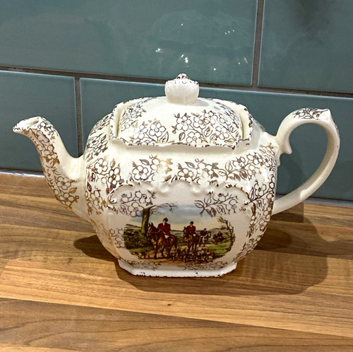 Sadler ceramic teapot with lid - with,