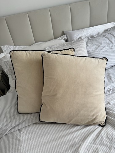 Cream cushions with - , black