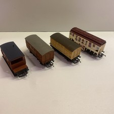 Hornby 2 x Cattle Wagons & 1 x