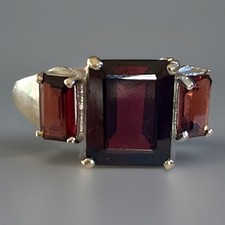 10k White Gold Garnet Ring