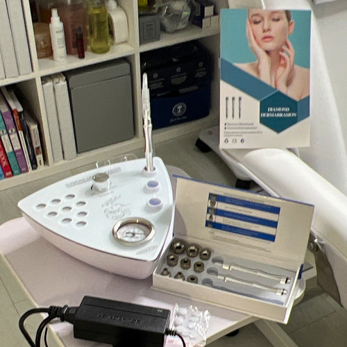 Diamond microdermabrasion - diamond,