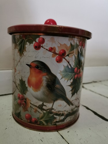 Robin and holly metal - and,
