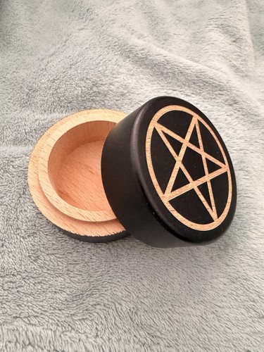Small wooden pentagram trinket - small,