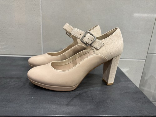 New size wide clarks - 7.5,