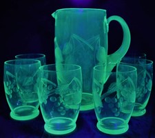 ANTIQUE URANIUM GLASS JUG & 6