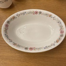 Royal Albert Paragon ‘Belinda’ Oval Serving Bowl 10in (Seconds Not Discernible)