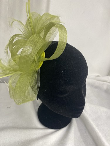 Green feathered fascinator - green,