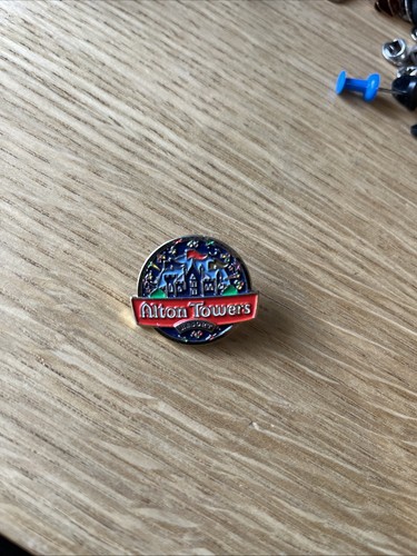 Alton towers pin badge - towers,
