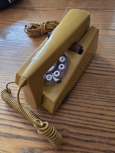 Wild wolf trimphone - &,