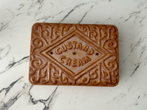 Vintage custard cream - vintage, cream-shaped