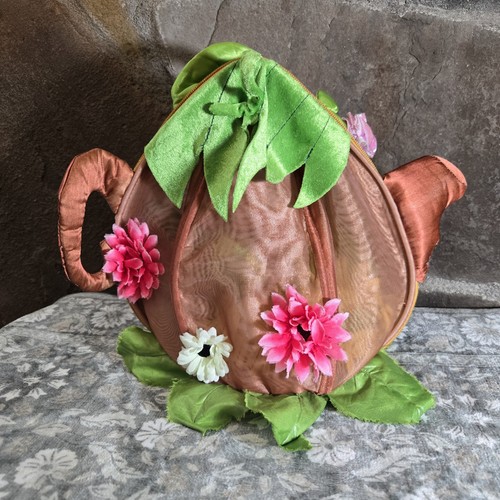 Disney tinkerbell teapot - tinkerbell, house