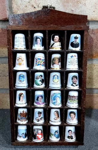 Thimble display case - thimble, with