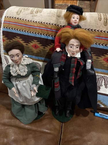 Dept christmas carol doll - 56,