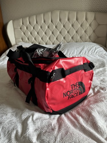 Bnwt the north face base - north,