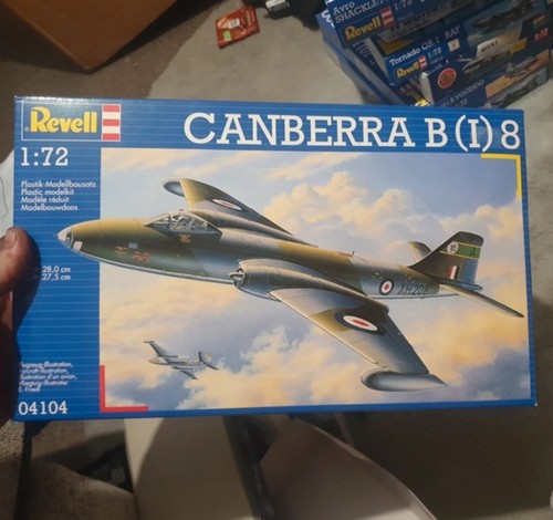 Revell 04104 canberra 8 - canberra,